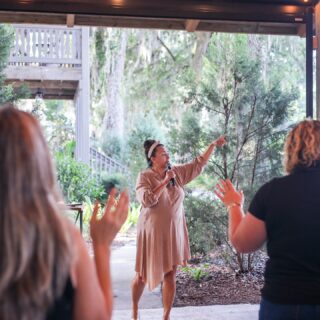 “Come, let us worship and bow down, let us kneel before the Lord our Maker.” -Psalm 95:6 

Sundays | 10am
La Venture Grove